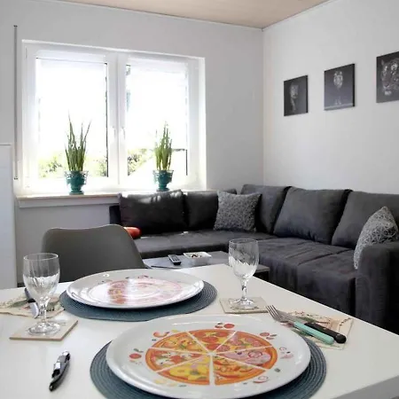 Ferienwohnung Rameil * שמאלנברג